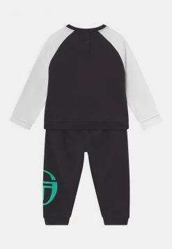 Sergio Tacchini Sales -Sergio Tacchini Sales 37fdb78947884d798e7f1128ac10dd94