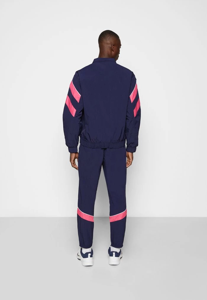 Sergio Tacchini NOVARA TRACKSUIT - Tracksuit - Maritime Blue/fuchsia Rose 4 Sergio Tacchini NOVARA TRACKSUIT - Tracksuit - Maritime Blue/fuchsia Rose - Image 4