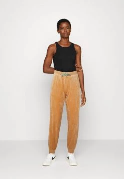 Sergio Tacchini LUCIA TRACK PANT - Tracksuit Bottoms - Doe -Sergio Tacchini Sales 57dbcfc0010a4046b6213b04ed3529b8