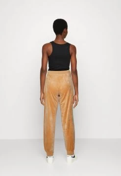 Sergio Tacchini LUCIA TRACK PANT - Tracksuit Bottoms - Doe -Sergio Tacchini Sales cbc6ee54f9064899b2ef88d41261eb03