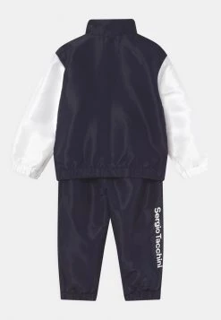 Sergio Tacchini Sales -Sergio Tacchini Sales f0f7ed65fa3e41e08a748fdfa996a857